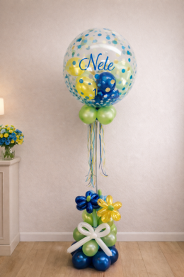 Konfettiballon mit Blumenstrauß in Blautönen